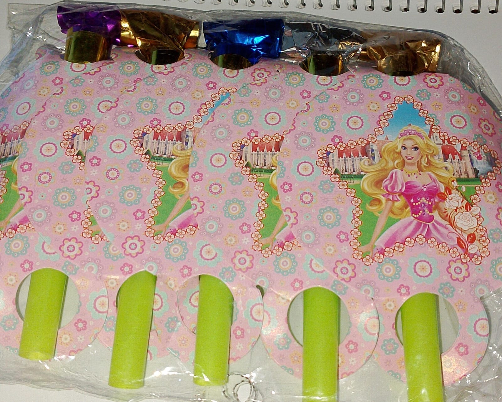 زمارة ورقية 5 قطع متعدده بشكل اميرات خامه بلاسيك