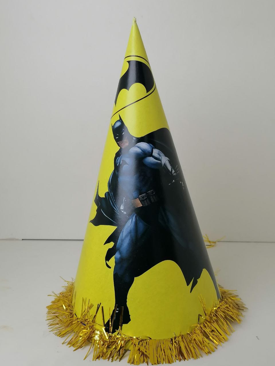 طربوش عيد ميلاد اشكال متنوعه شكل باتمان لون اصفر في جولد