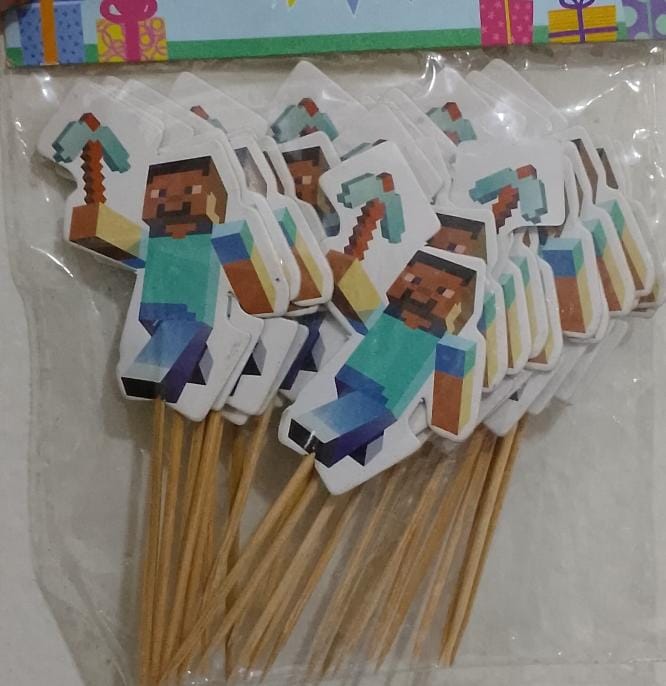 توبر تورته شكل ماين كرفت بحامل خشب اشكال واللوان عبار عن 24 قطعة