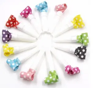 زمارة ورقية منقطة مكونه من 10 قطع اللوان مختلفه خامه ه